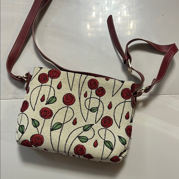 *SOLD* Signare Floral Tapestry Crossbody Bag with Adjustable Strap - Picture 2 of 3